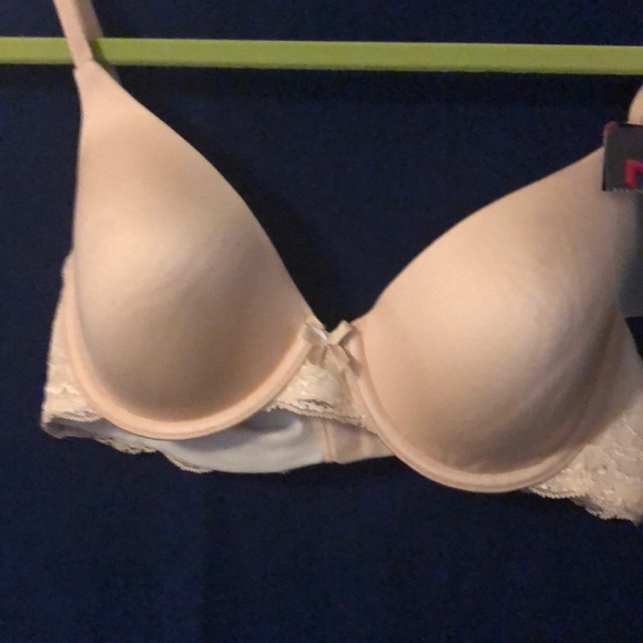 New Maidenform Bra.   2020 - Picture 4 of 8